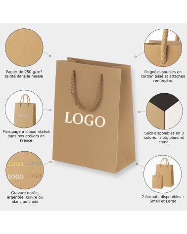 Gros plan sur la personnalisation blanche à chaud du sac cadeau camel petit Antarell