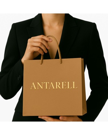 Sac cadeau camel petit format Antarell personnalisé doré utilisé lors d’un mariage