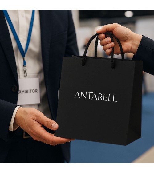 Sacs papier personnalisés échantillon trio petit format personnalisé Antarell en papier premium avec anses cordon Sacs papier personnalisés échantillon trio petit format personnalisé Antarell en papier premium avec anses cordon