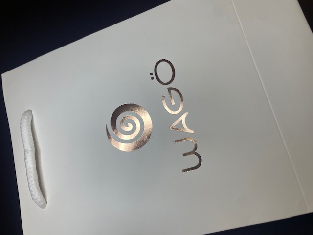 Exemples de sacs dorés pour différentes boutiques